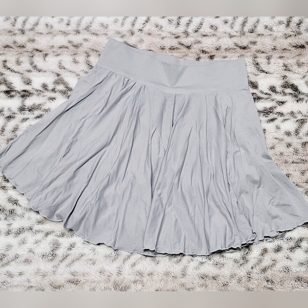 NEW Woman's Grey Pleated Skirt With Attached Shorts Cell Phone Pocket